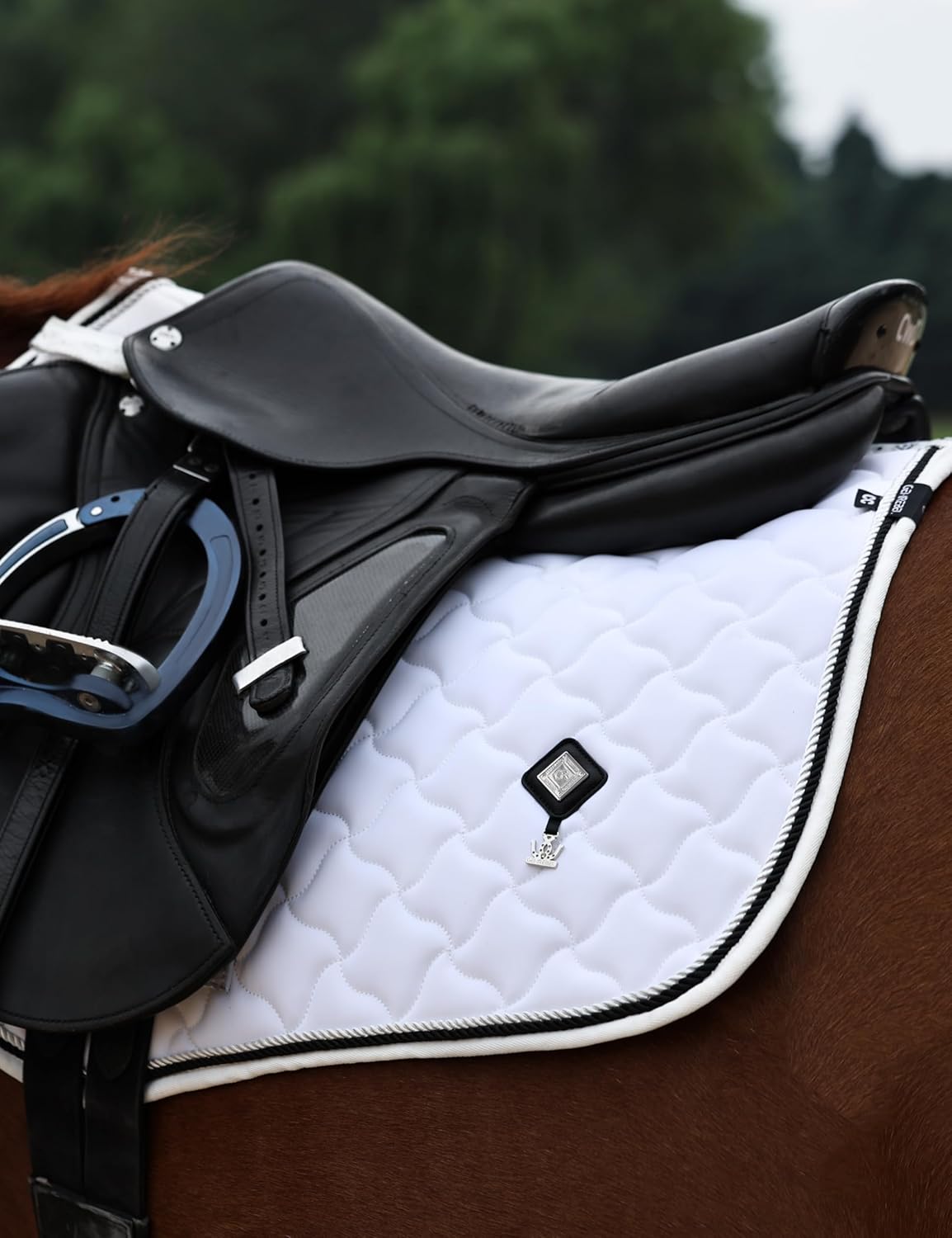Close Contact Non-Slip Design Horse Riding Pad Moisture-Wicking Shock Absorbing English Saddle Pad for Horses