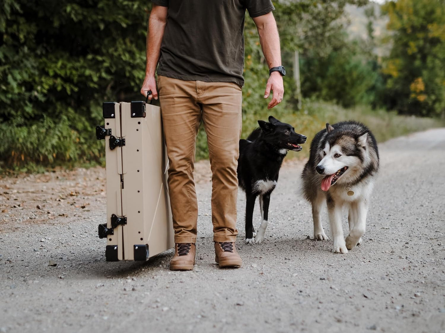Heavy Duty Fully Collapsible Powder-Coated Aluminum Dog Crate - Medium (Tan)