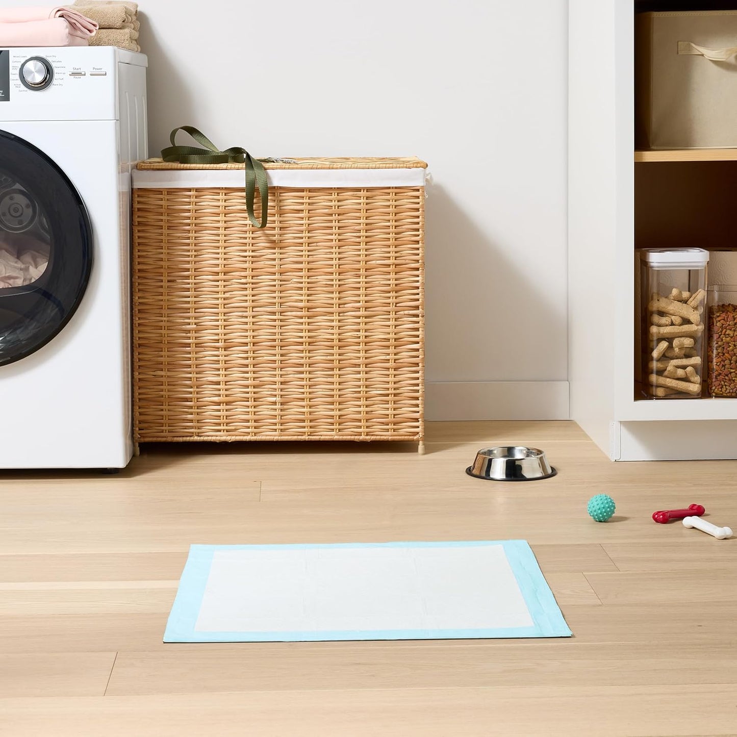 Amazon Basics Dog and Puppy Pee Pads with 5-Layer Leak-Proof Design and Quick-Dry Surface for Potty Training, Standard Absorbency, X-Large, 28 x 34 Inch - Pack of 60, Blue & White