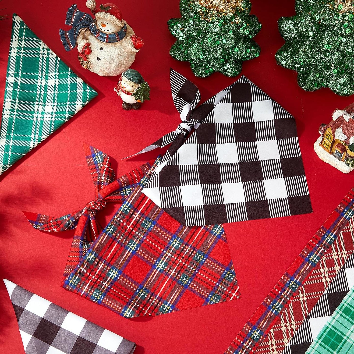 Weewooday 50 Pcs Christmas Dog Bandanas Bulk Xmas Red Green Buffalo Plaid Bandanas for Dogs Soft Bibs Adjustable Triangle Scarf for Small Medium Large Pets Costume (31.5 x 21.7 x 21.7 Inch)